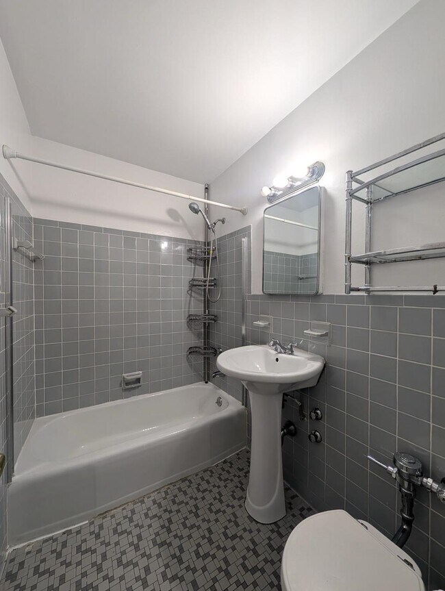 Building Photo - 225 St Pauls Ave