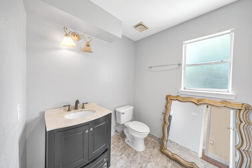 Building Photo - 13014 Skymeadow Dr