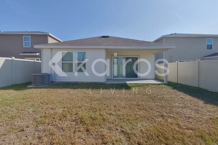 Building Photo - 8684 SW 44th Ct