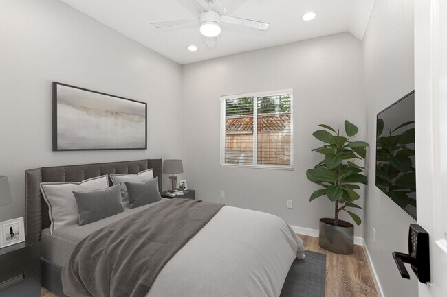 Building Photo - Private balcony + private patio!