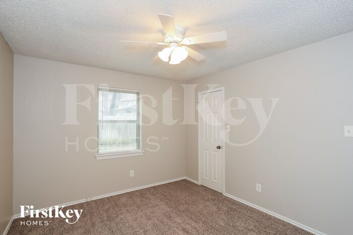 Building Photo - 4817 Crest Dr