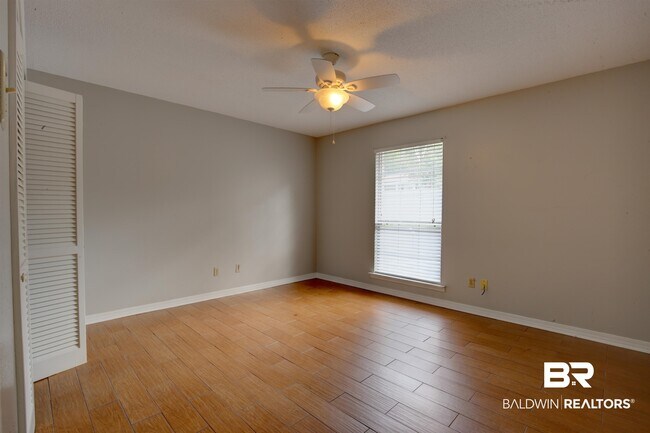 Building Photo - 207 S Mobile St