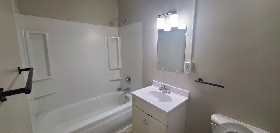 Primary Photo - 527 Tedesco St