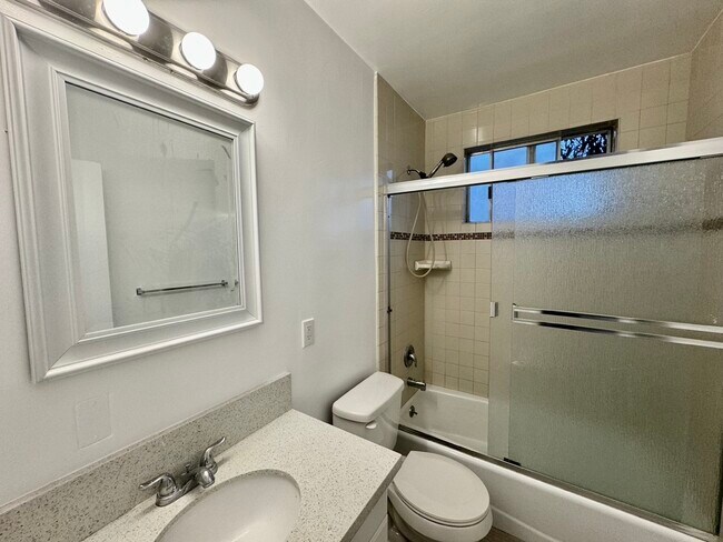 Building Photo - 906 Harkness Ln