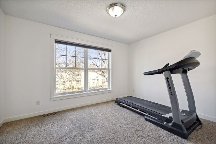 Building Photo - 2019 Louisiana Ave S