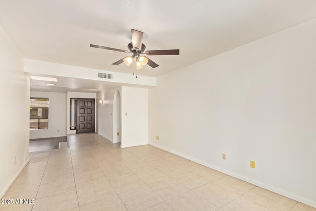 Building Photo - 1840 W Navarro Ave