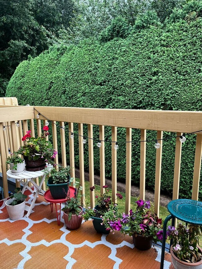 Building Photo - 1400 Hartford Tpke