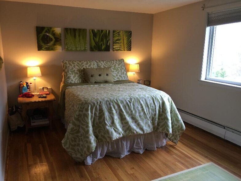 Building Photo - 4 Albert Dr