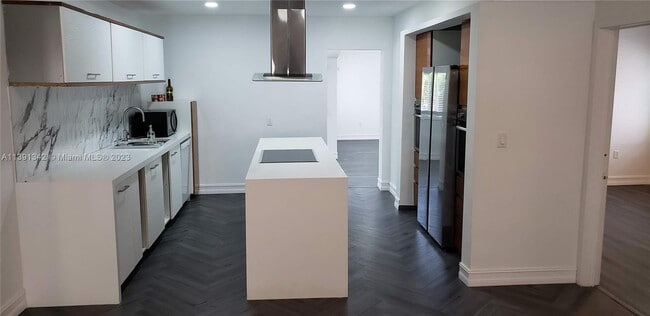 Building Photo - 1128 SW 21st Ave