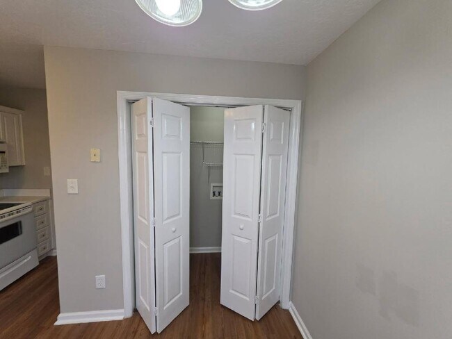 Building Photo - 408 New Haven Ct