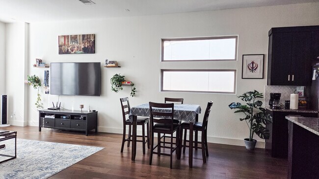 Building Photo - 7859 Verona Pl