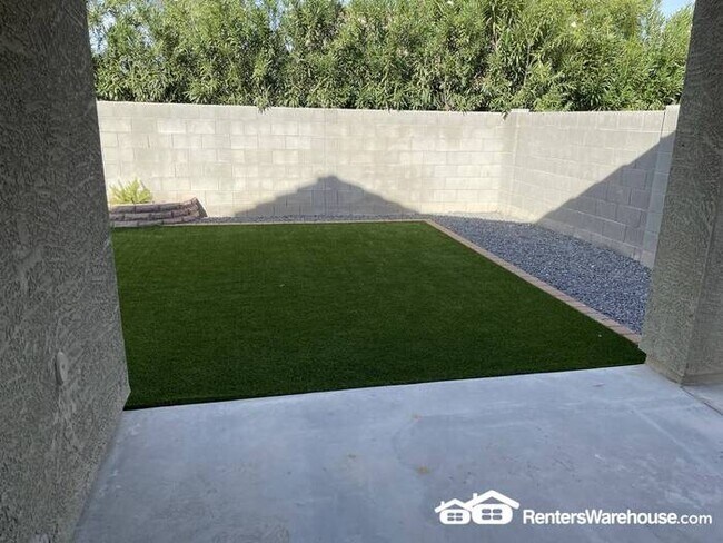 Building Photo - North Phoenix Beauty 4bed + den 3bath clos...