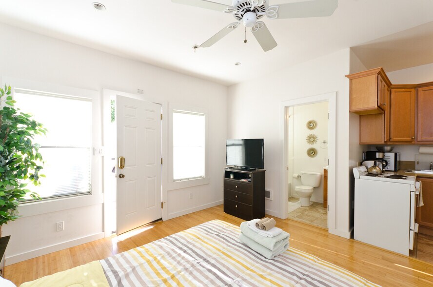 Building Photo - 202 Bicknell Ave