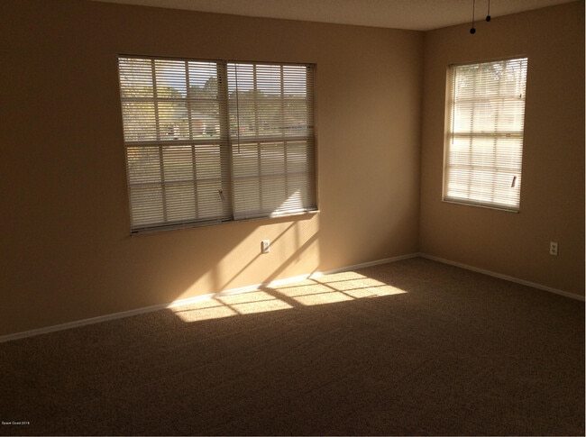 Building Photo - 706 Davidson St SE