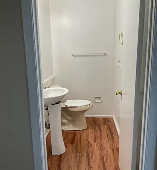 Building Photo - Knoxville 37930 - 3 bedroom, 1 bath home - Contact Howard Grower (865) 705-0969