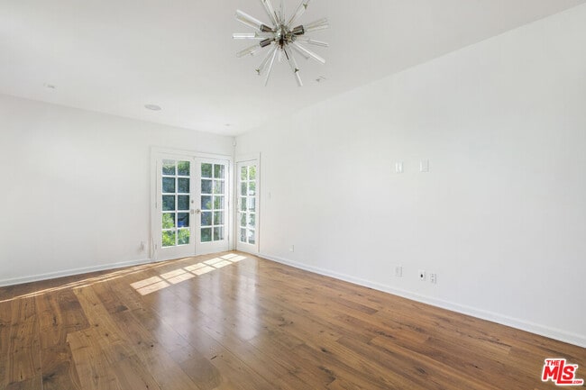 Building Photo - 3472 Rowena Ave