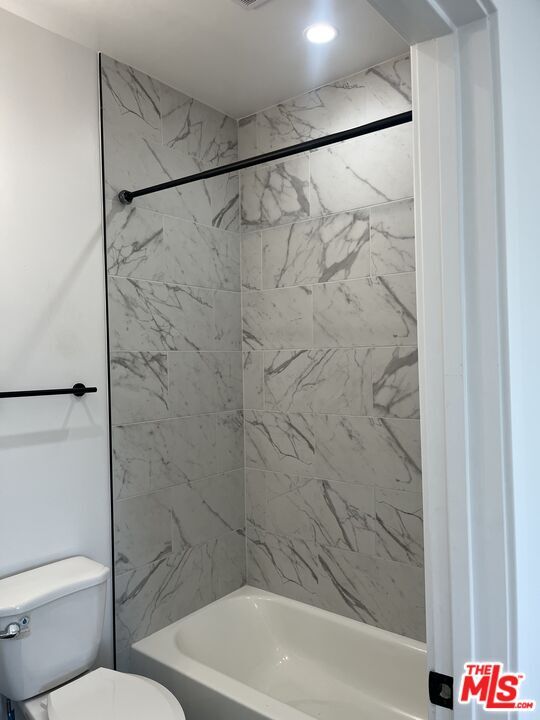 Building Photo - 212 E 29th St