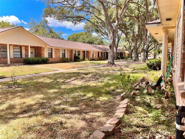 Building Photo - 2100 Austin St