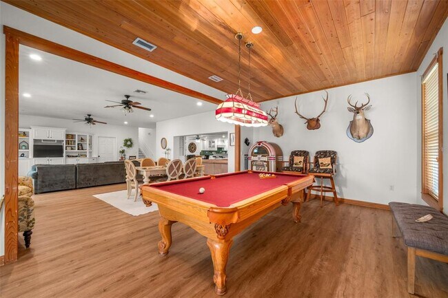 Building Photo - 2551 Lakeview Dr