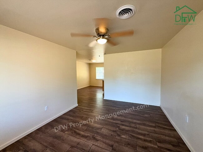 Building Photo - Charming 3-Bedroom Haven in Euless - Stainless Appliances, Large Fenced Yard