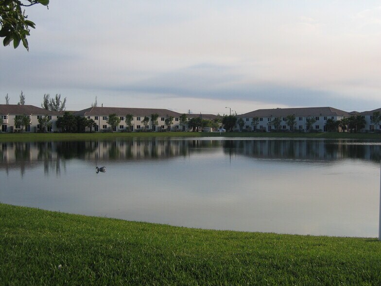 Building Photo - 2921 SE 13th Ave