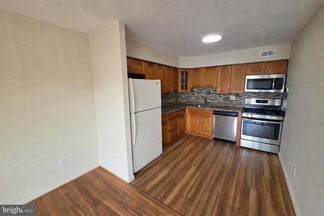 Building Photo - 813 Red Lion Rd