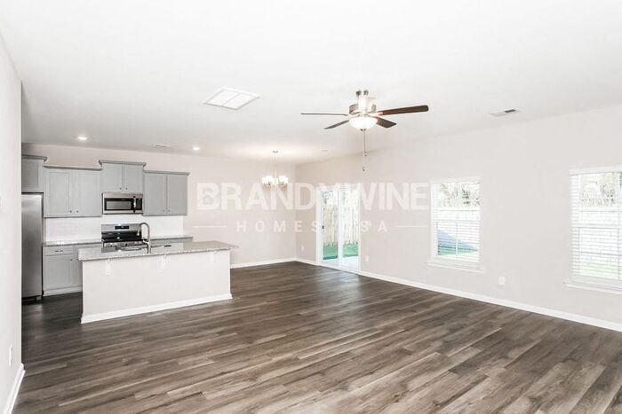 Building Photo - 506 Glenmanor Dr