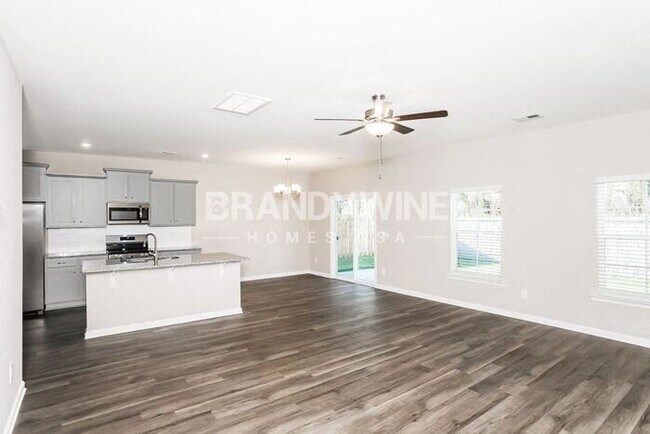 Building Photo - 506 Glenmanor Dr