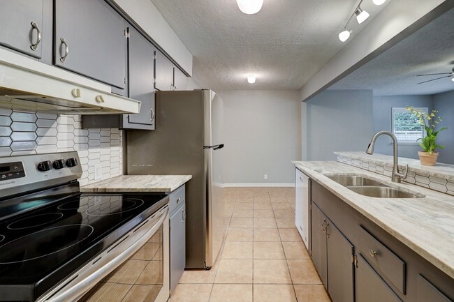 Building Photo - 5013 Verdome Ln