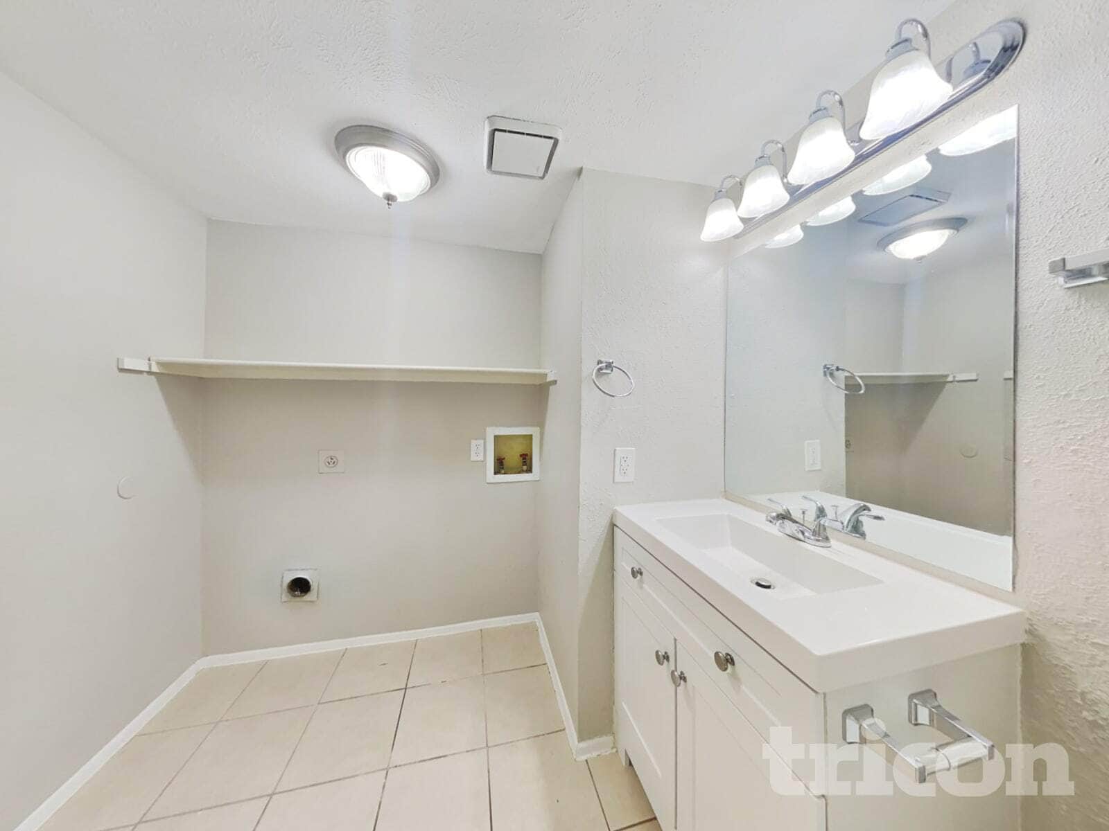 Building Photo - 24022 4 Sixes Ln