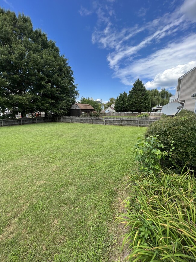 Building Photo - 3 Bedrooms, 2.5 Bath Home