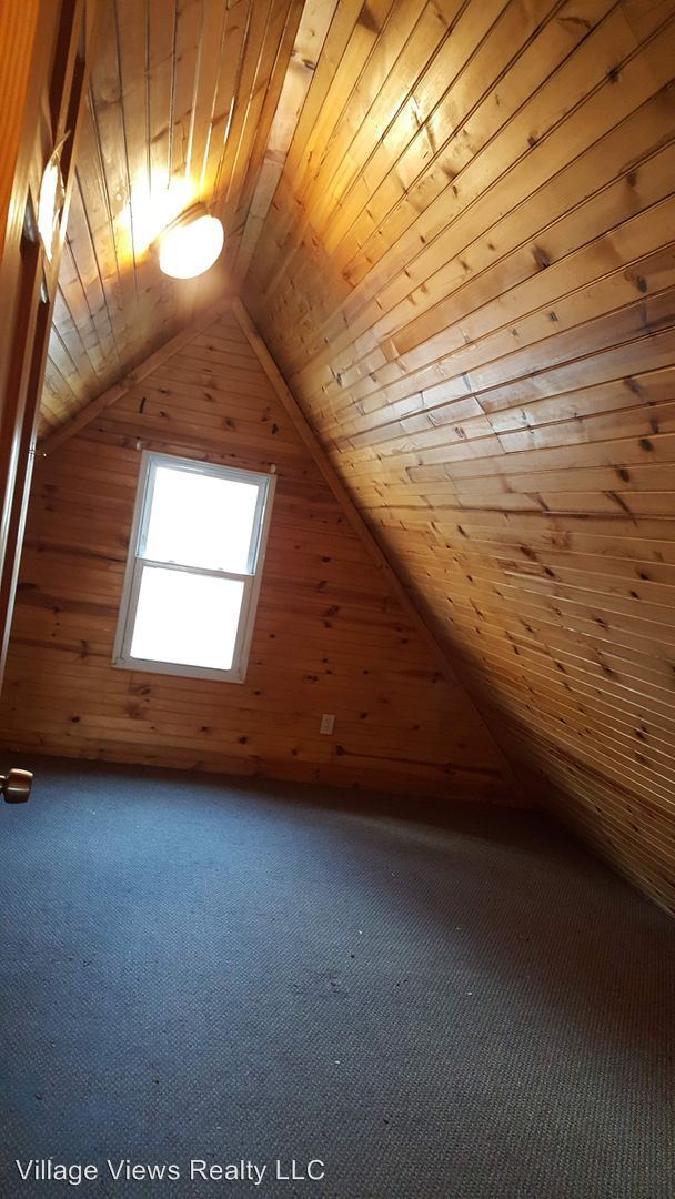 Building Photo - 102 E Brown St