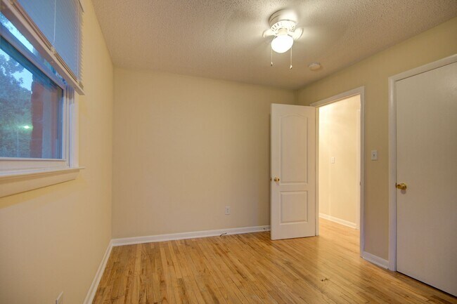 Building Photo - COMING SOON! Charming 3 Beds and 1 Bath Ra...
