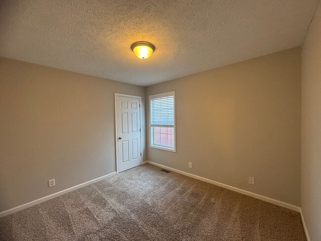 Building Photo - Beautiful Single Family Home in Clarksville