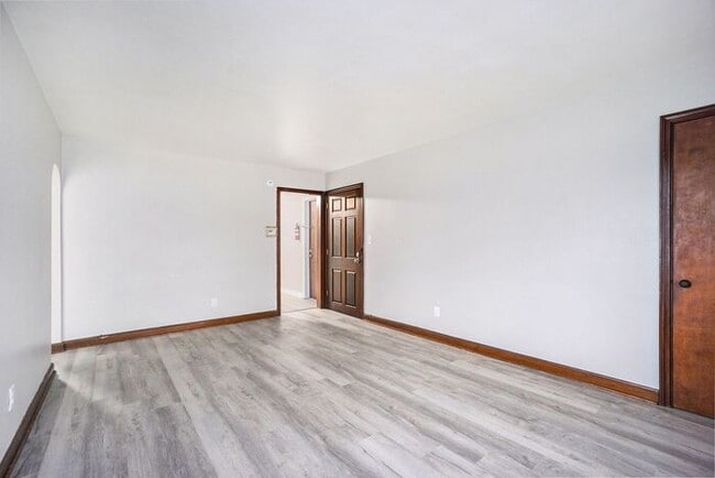 Building Photo - Newly Renovated 1br/1ba Apartment Available! PICTURES COMING SOON!