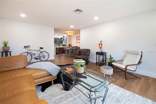 Building Photo - 1097 Eden Isle Blvd NE