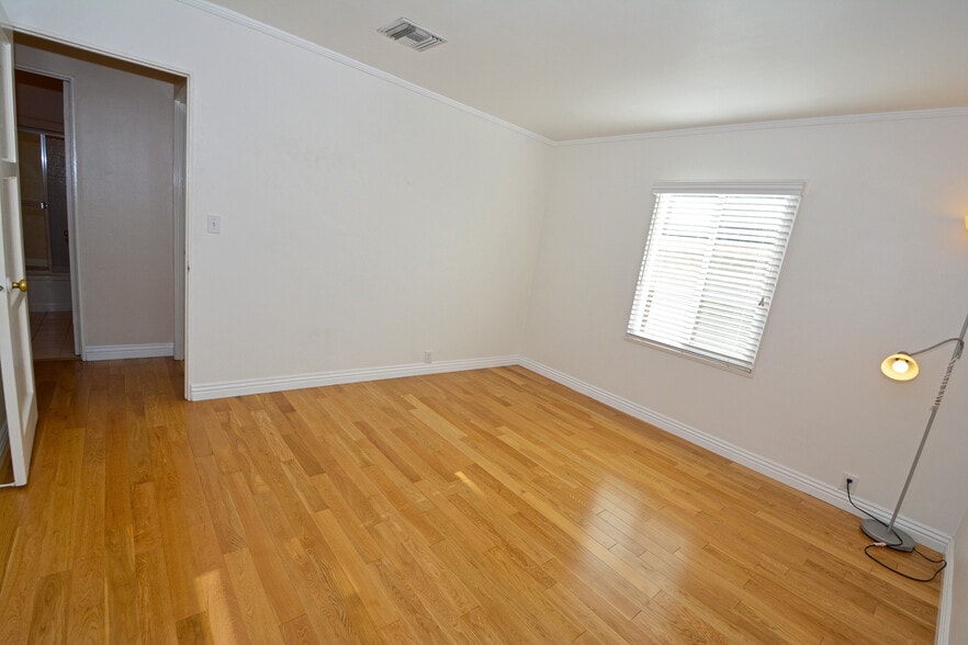 Building Photo - 12944 Haynes St