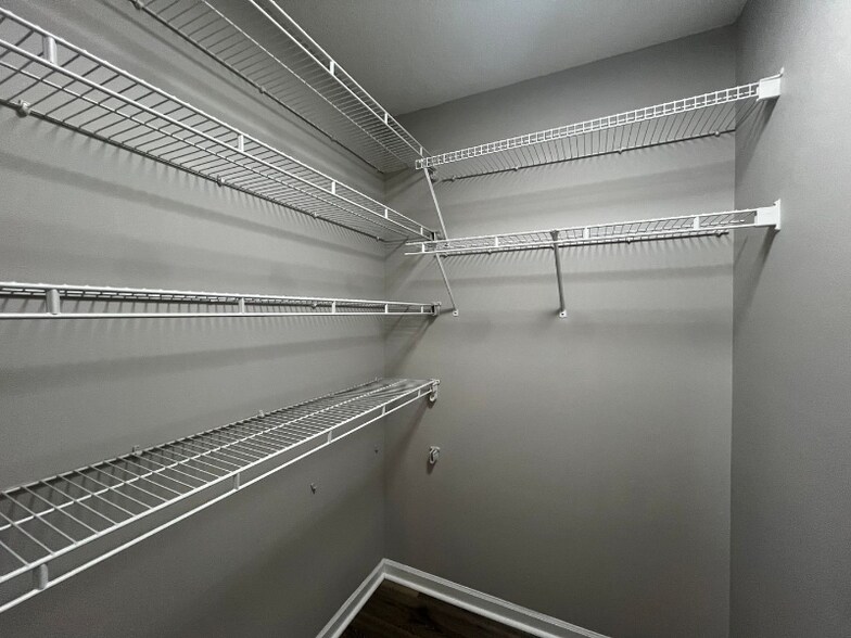 Building Photo - 7717 Frontier Ave