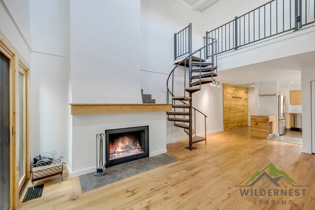 Building Photo - Fully Updated 3 Bedroom/ 3 Bath Peaceful C...