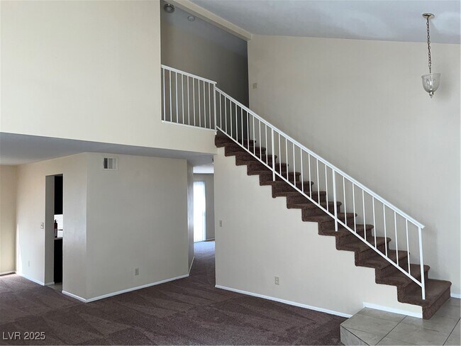 Building Photo - 19 Fantasia Ln