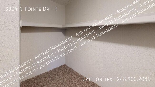 Building Photo - 3004 N Pointe Dr