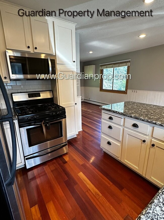 Building Photo - Orono Single Family Home, Large Garage, Sp...