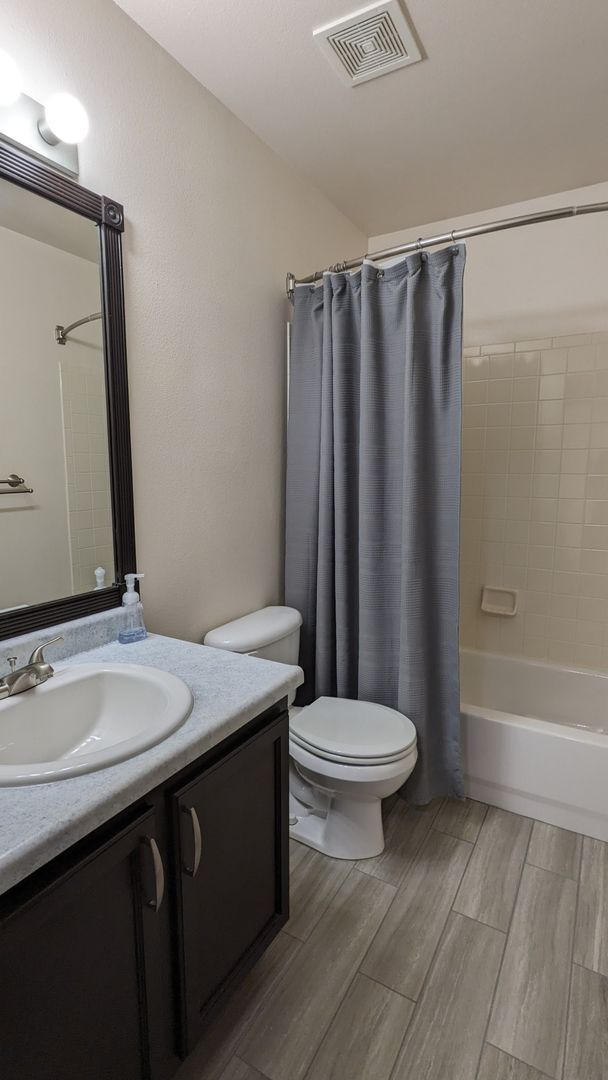 Building Photo - MODERN TWO STORY 3 BED/2.5 BATH WITH FENCE...