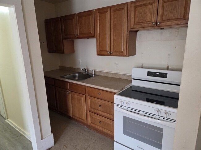 Building Photo - 19 Lunenburg St