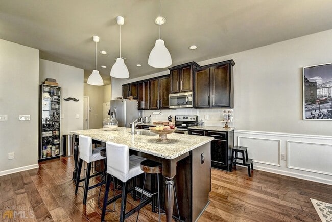 Building Photo - 2245 Black Pebble Cir
