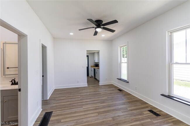 Building Photo - 8210 Maple Ave
