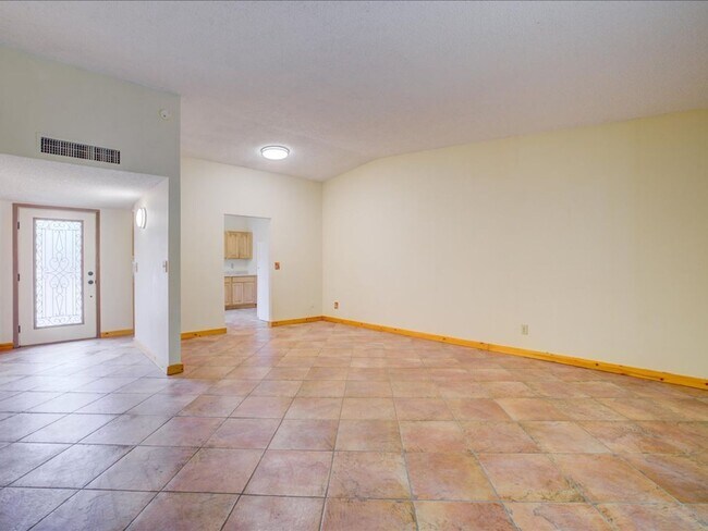 Building Photo - Charming 4-Bedroom Home with Spacious Living & Private Backyard!