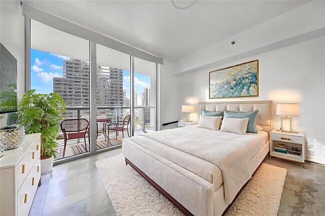Building Photo - 485 Brickell Ave