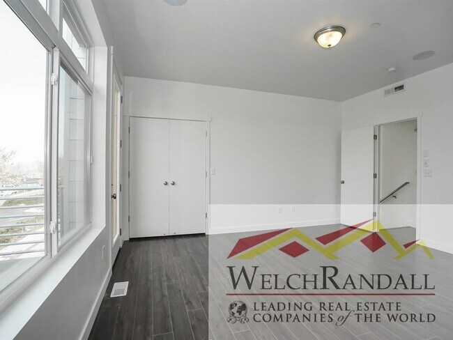 Building Photo - Live in Comfort & Style – 2BR, 2BA Townhom...