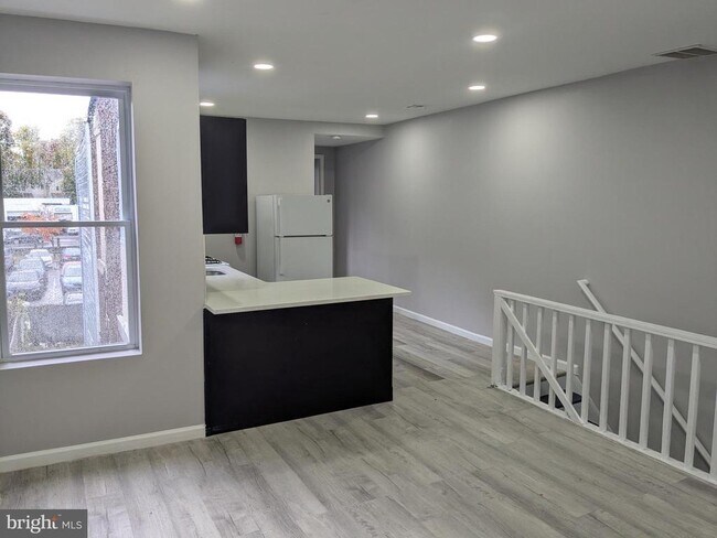 Building Photo - 178 W Hanover St